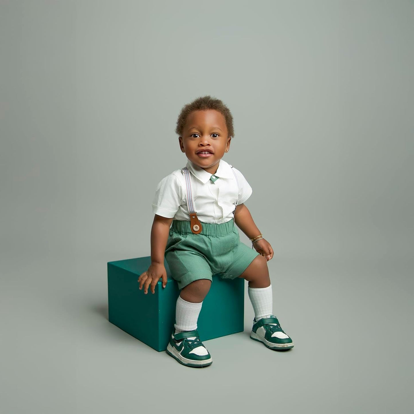 Kate Seamless Paper Backdrop for Photography Light Grey Photo Backdrop Paper (86''x32.8' Pursuit Grey)