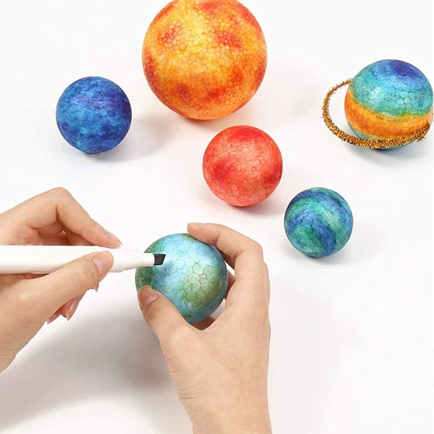 hesmartly 100 Pack 1 Inch Craft Foam Balls,White Polystyrene Smooth Round Balls and 2 Pieces Painting Brushes for DIY Projects Arts and Crafts Supplies