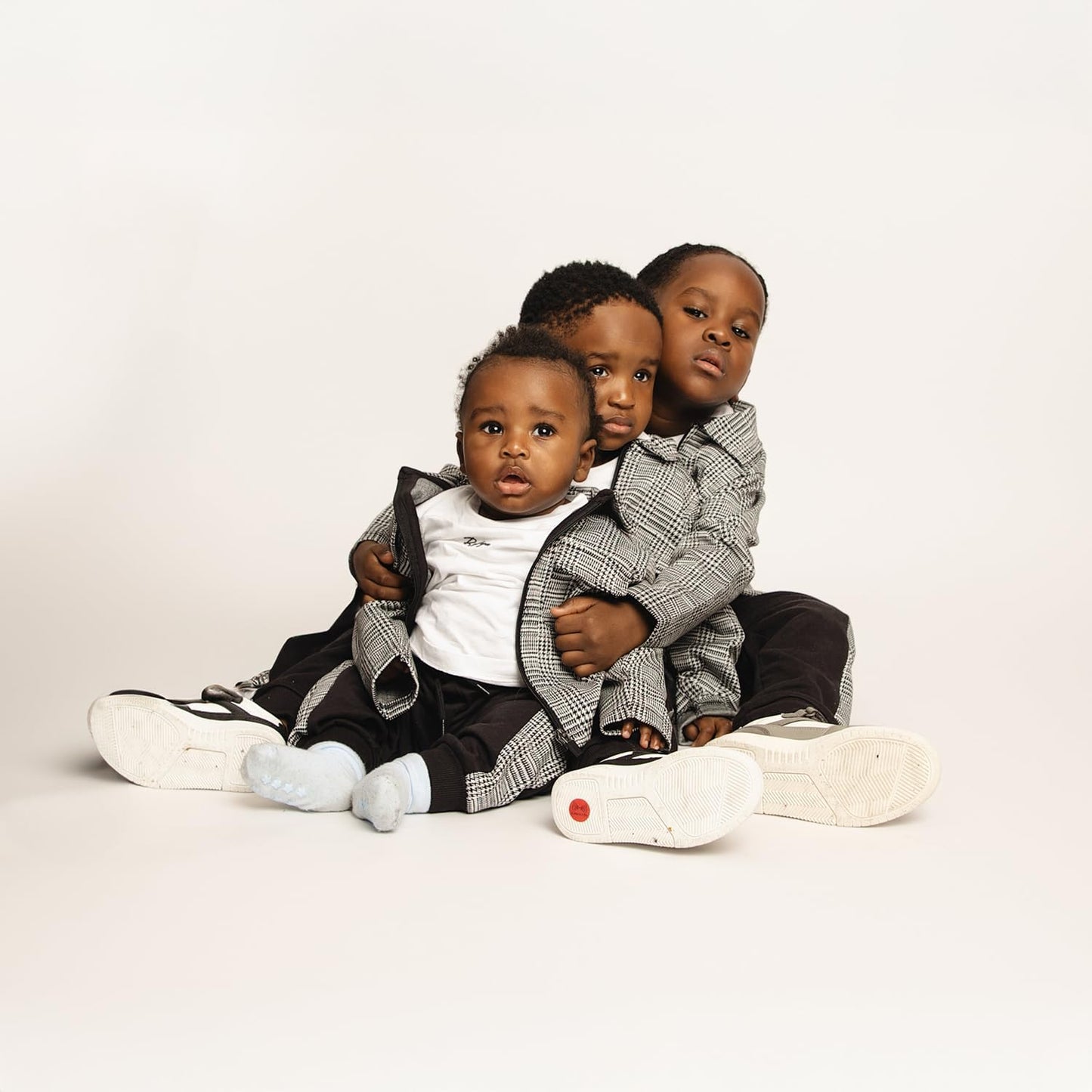 Kate Seamless Paper Backdrop White Paper Backdrop for Photoshoot (86''x32.8' Arctic White)