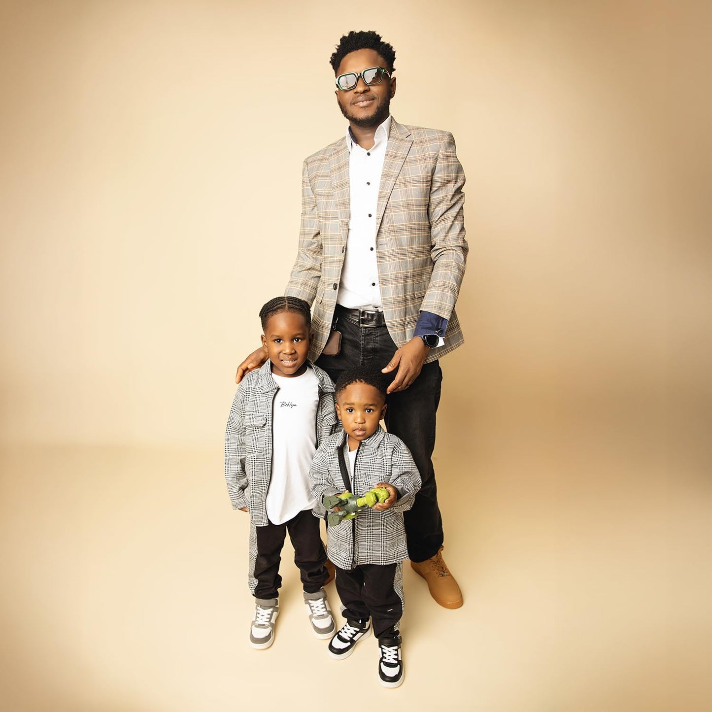 Kate Seamless Paper Backdrop for Photography Beige Cream Backdrop Paper (106.8''x32.8' Ivorine)