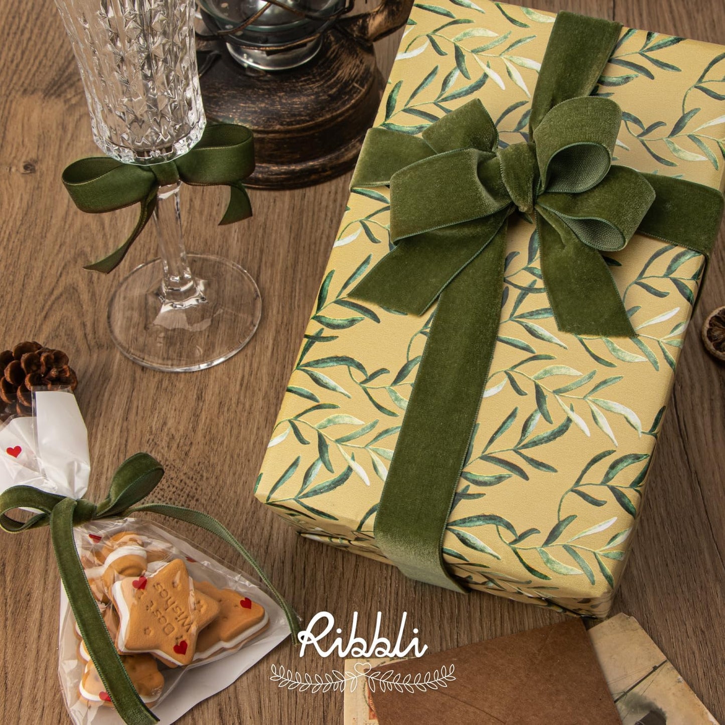 Ribbli Moss Green Velvet Ribbon,Polyester Velvet 1 Inches Continuous10-Yard Spool,Christmas Ribbon for Gift Wrapping,Floral Bouquets, Home Decor